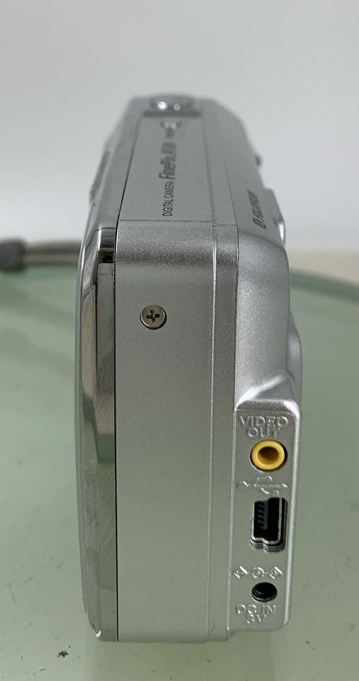 Fujifilm FINEPIX DIGITAL CAMERA A500 5.1MP NO SD CARD SILVER TESTED - 353