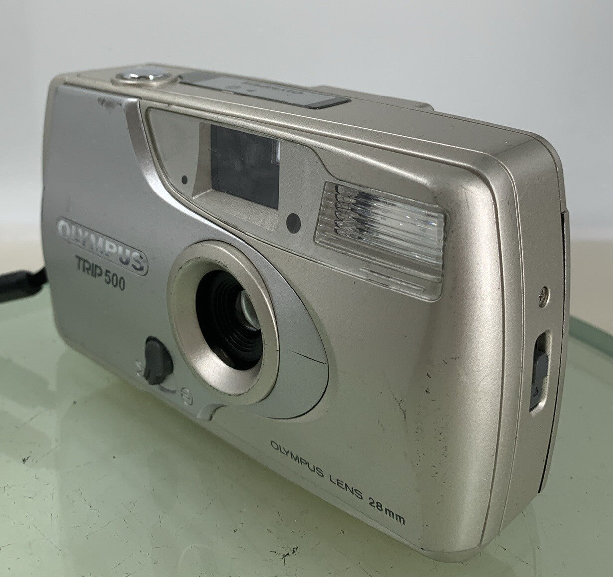 Olympus Trip 500 35mm Film Point and Shoot Camera NO BATTERY Silver TESTED - 3252