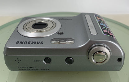 Samsung Digimax D53 5.0 MP WITH COVER Digital Camera Silver - TESTED - 2627