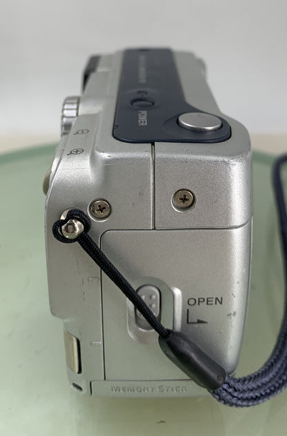 Sony Digital Camera Cybershot DSC-P31 2.0MP Silver WITH 128MB CARD Tested - 127