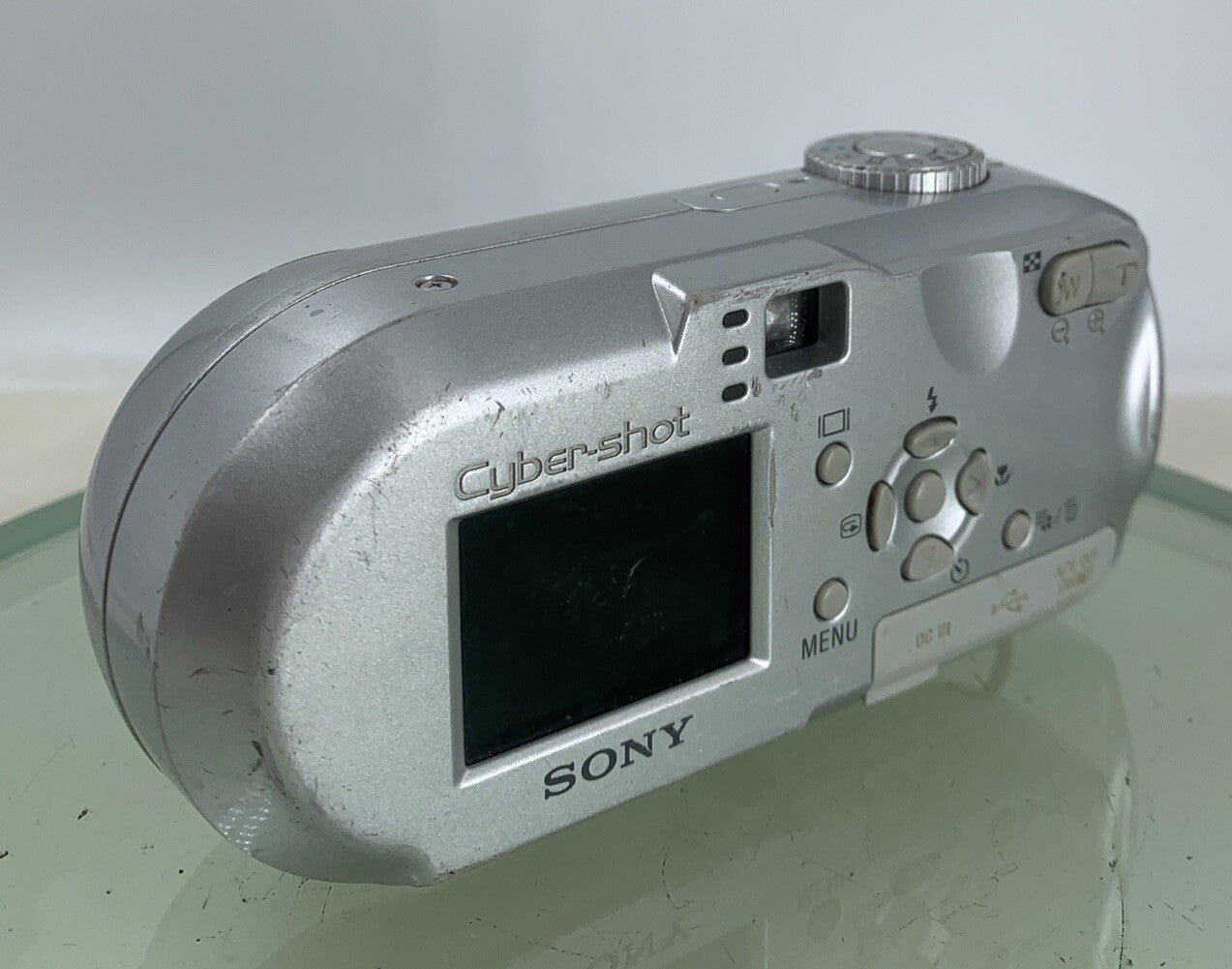 Sony Cybershot DSC-P12 5.0MP COMPACT DIGITAL CAMERA NO CARD SILVER TESTED - 1504
