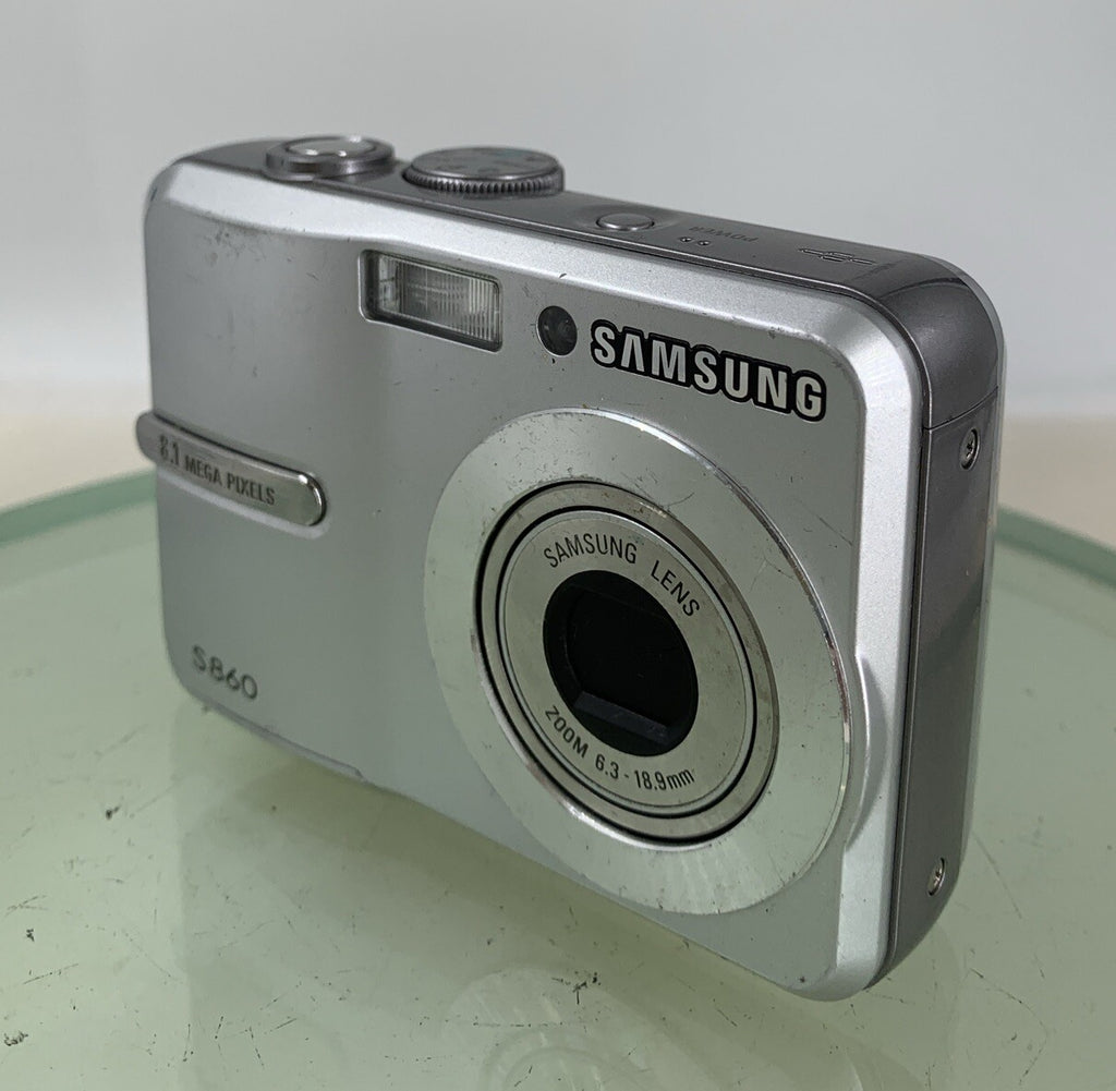 Samsung S860 8.1MP COMPACT DIGITAL CAMERA SILVER WITH COVER TESTED - 2232
