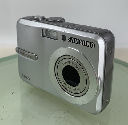 Samsung S860 8.1MP COMPACT DIGITAL CAMERA SILVER WITH COVER TESTED - 2232
