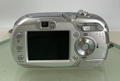 Samsung Digimax V700 7.1MP COMPACT DIGITAL CAMERA SILVER +CHARGER TESTED - 2295
