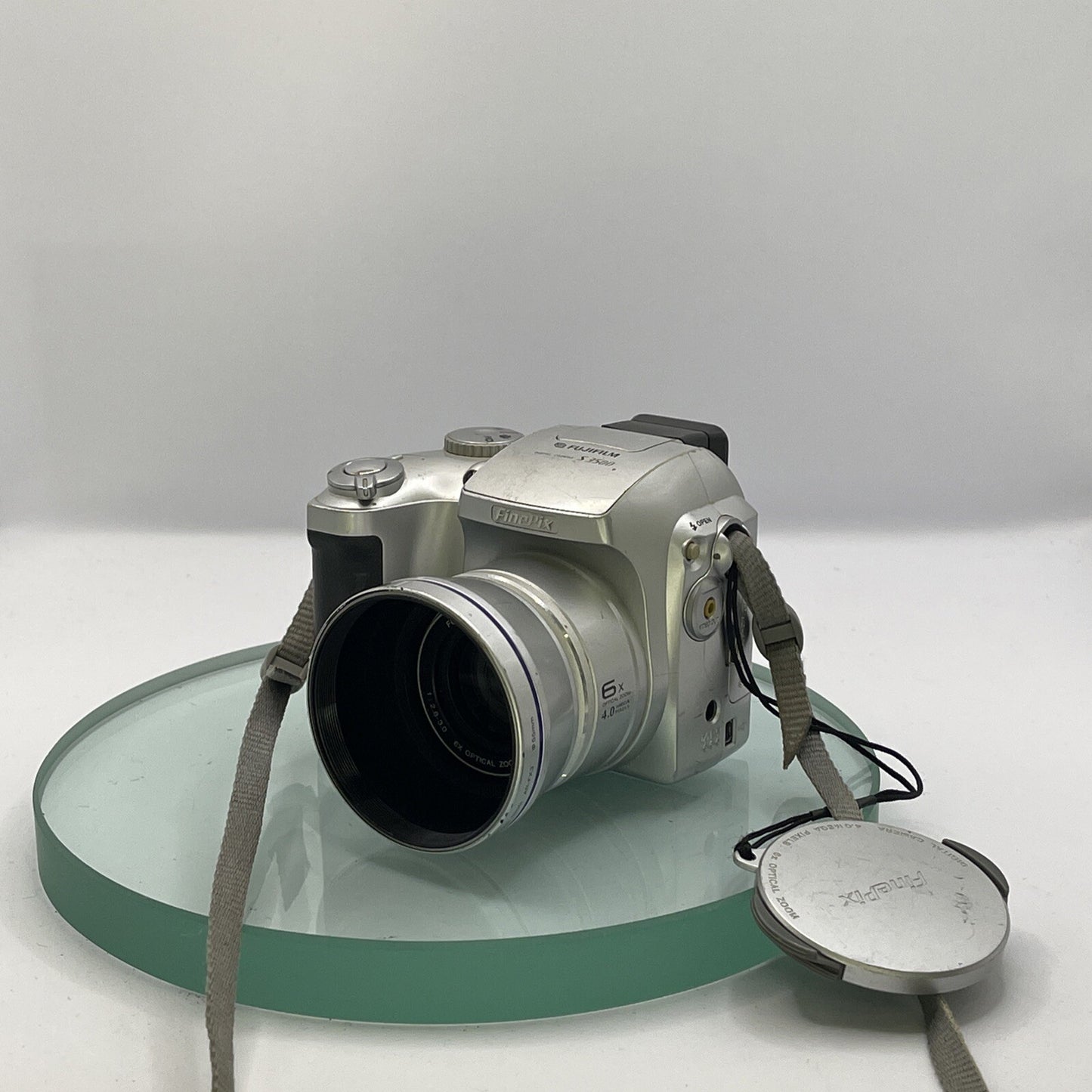 Fuji Finepix S3500 4mp Digital Camera- Silver Takes AA -Tested 16MB XD Card #9272