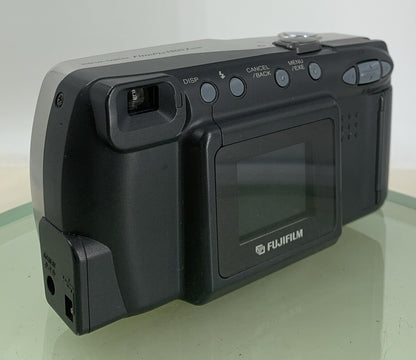 Fujifilm Digital Camera FinePix 1400 Zoom 1.3MP + 64MB CARD SILVER TESTED - 8464