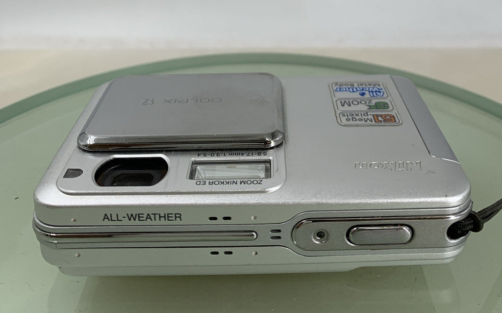 Nikon Coolpix S2 COMPACT DIGITAL CAMERA SILVER+ CHARGER, NO CARD TESTED - 2787